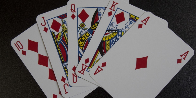 Karališka spalva - žaidimo pokeris taisyklės